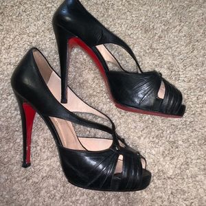 Christian Louboutin blk leather heel 39.5 scissor